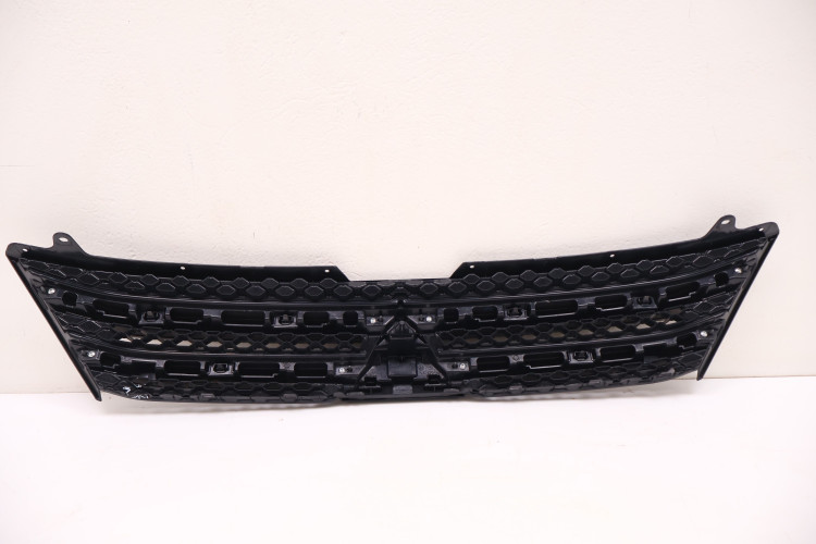 MITSUBISHI ECLIPSE CROSS GRILL ATRAPA ZDERZAKA 7450B072