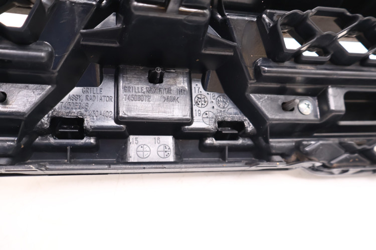 MITSUBISHI ECLIPSE CROSS GRILL ATRAPA ZDERZAKA 7450B072