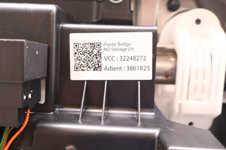 VOLVO XC40 STELAŻ FOTELA LEWY PRZÓD 32206619