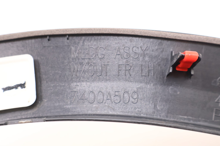 MITSUBISHI ECLIPSE CROSS LISTWA BŁOTNIKA LEWA PRZÓD 7400A509
