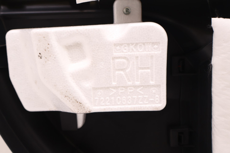 MITSUBISHI ECLIPSE CROSS BOCZEK DRZWI PRAWY PRZÓD 7221C637ZZ