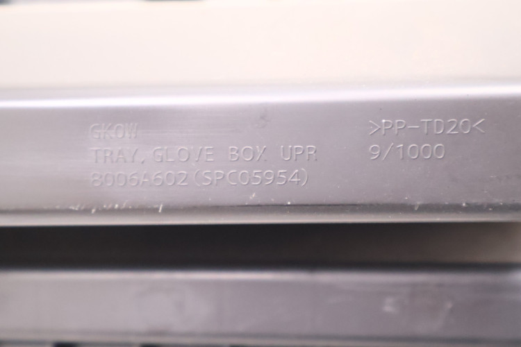 MITSUBISHI ECLIPSE CROSS SCHOWEK PASAŻERA 8006A602