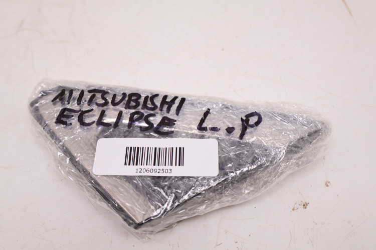 MITSUBISHI ECLIPSE CROSS OSŁONA TRÓJKĄT DRZWI LEWA PRZÓD 7407A351