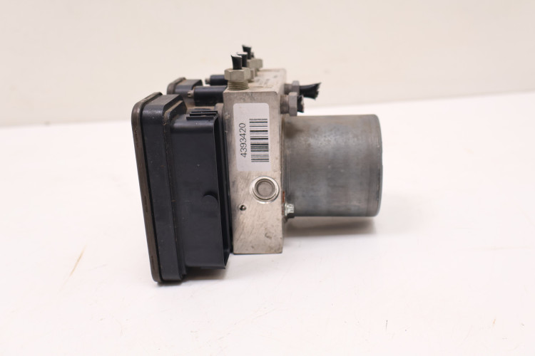 VOLVO XC40 2.0 D4 POMPA ABS 31445742