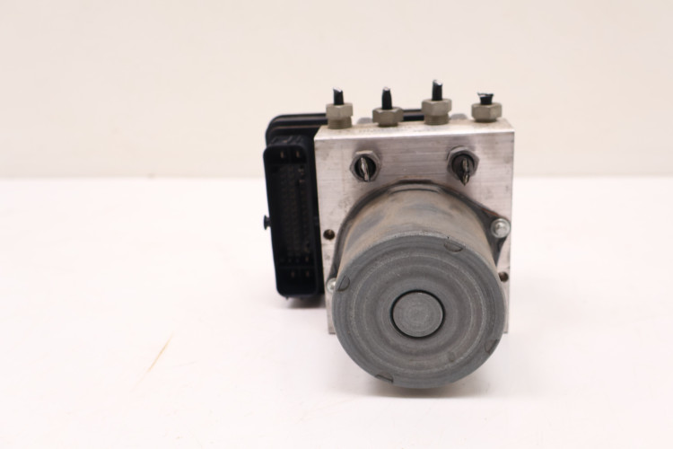 VOLVO XC40 2.0 D4 POMPA ABS 31445742