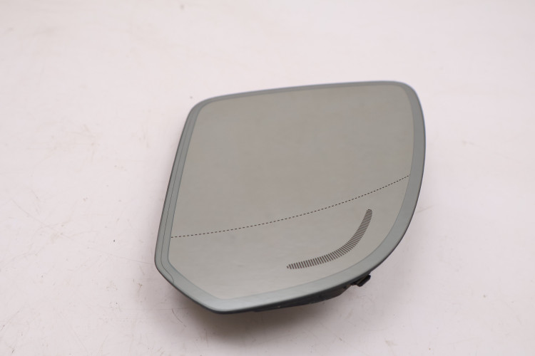 VOLVO XC40 WKŁAD LUSTERKA PRAWY 31477530