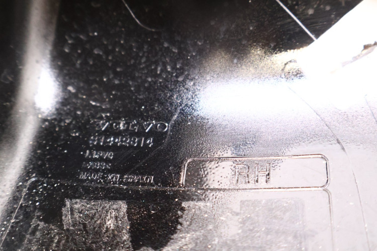 VOLVO XC40 OBUDOWA LUSTERKA PRAWA 717 31442814