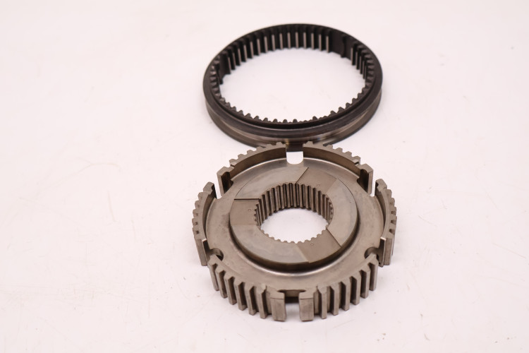 NISSAN 350Z 370Z 3.5 V6 ZESTAW PIASTA I TULEJA 32630-CD70A