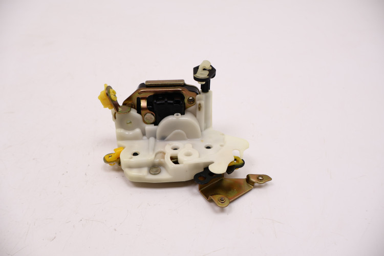 NISSAN MICRA K11 ZAMEK DRZWI LEWY PRZÓD 80503-6F675