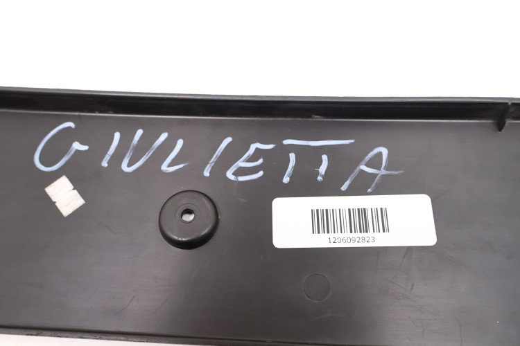 ALFA ROMEO GIULIETTA PODSTAWA TABLICY REJETRACYJNEJ 156094665
