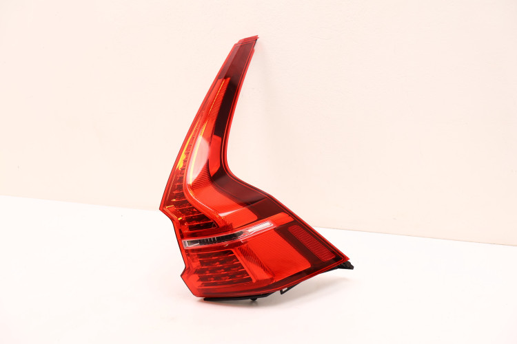 VOLVO XC60 II LAMPA PRAWA TYŁ