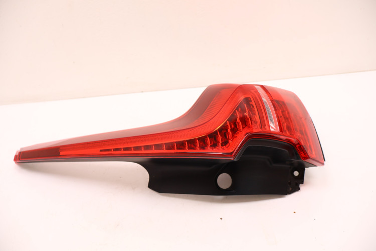 VOLVO XC60 II LAMPA PRAWA TYŁ