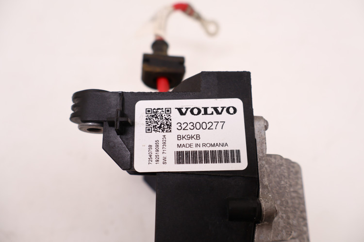 VOLVO XC60 II KLEMA MODUŁ AKUMULATORA 32300277