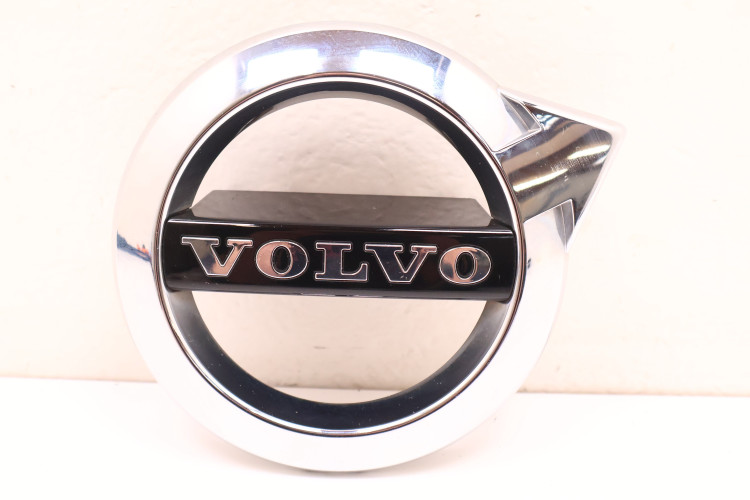 VOLVO XC60 II ZNACZEK EMBLEMAT PRZÓD 31383646, 31383923