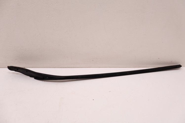 VOLVO XC60 II USZCZELKA SZYBY CZOŁOWEJ PRAWA 32210591
