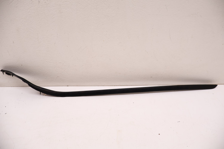 VOLVO XC60 II LISTWA SZYBY CZOŁOWEJ LEWA 32210590