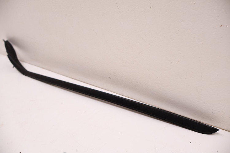 VOLVO XC60 II LISTWA SZYBY CZOŁOWEJ LEWA 32210590