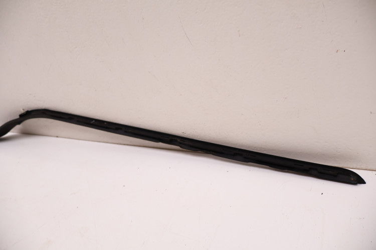 VOLVO XC60 II LISTWA SZYBY CZOŁOWEJ LEWA 32210590