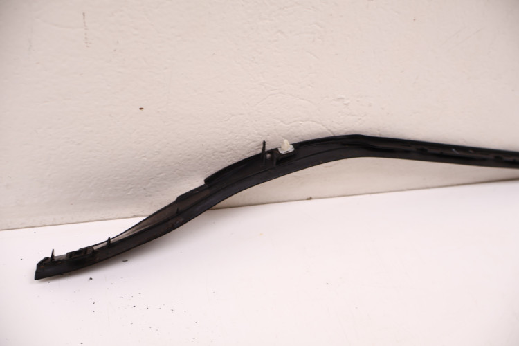 VOLVO XC60 II LISTWA SZYBY CZOŁOWEJ LEWA 32210590