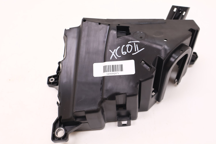 VOLVO XC60 II OBUDOWA SKRZYNKI BEZPIECZNIKÓW 33250384