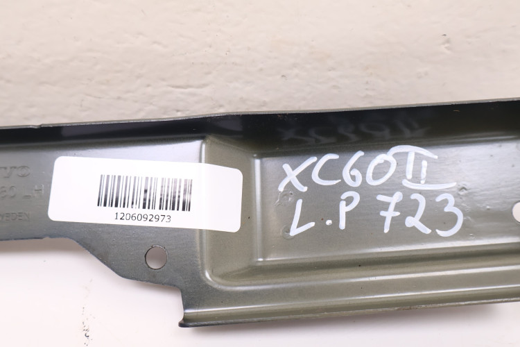 VOLVO XC60 II MOCOWANIE BŁOTNIKA LEWE PRZÓD 723 31424580
