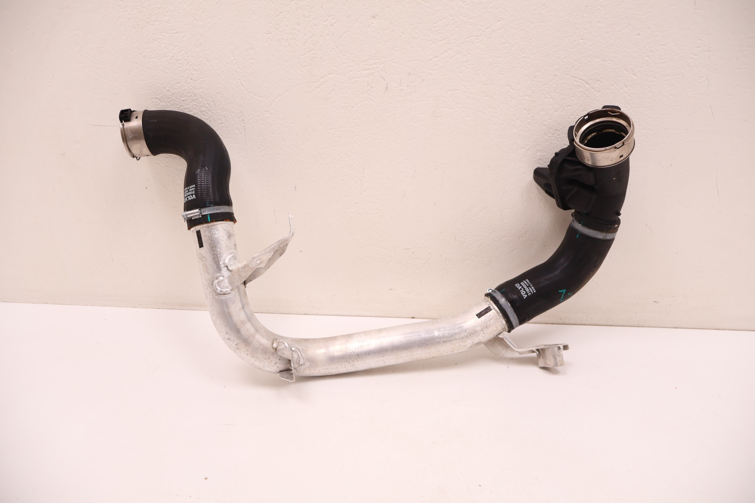 VOLVO XC60 II 2.0 T4 PRZEWÓD INTERCOOLERA 31370288 ,31684256, 31684255