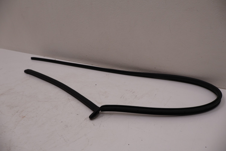 VOLVO XC60 II USZCZELK LISTWY PROGOWEJ PRAWA 31424689