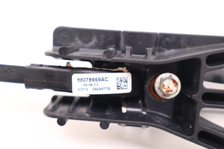 JEEP GRAND CHEROKEE WK2 KLAMKA DRZWI LEWA TYŁ 68078959AC