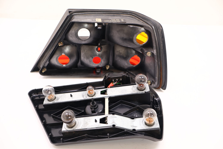 MERCEDES-BENZ W124 LAMPA LEWA TYŁ 1248200164