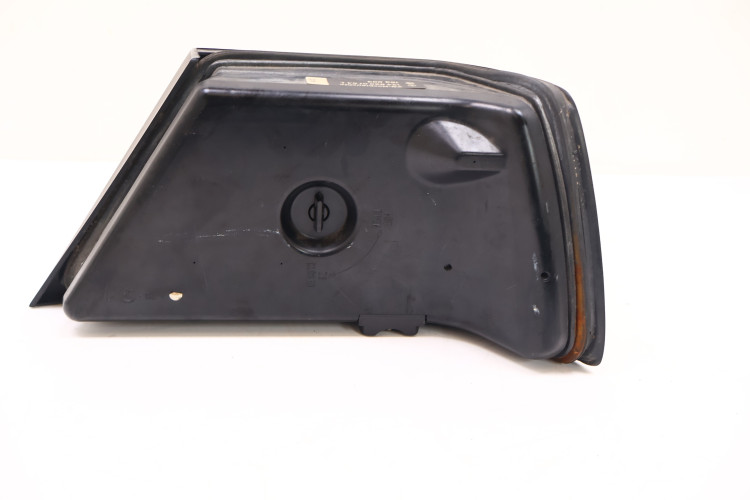 MERCEDES-BENZ W124 LAMPA LEWA TYŁ 1248200164
