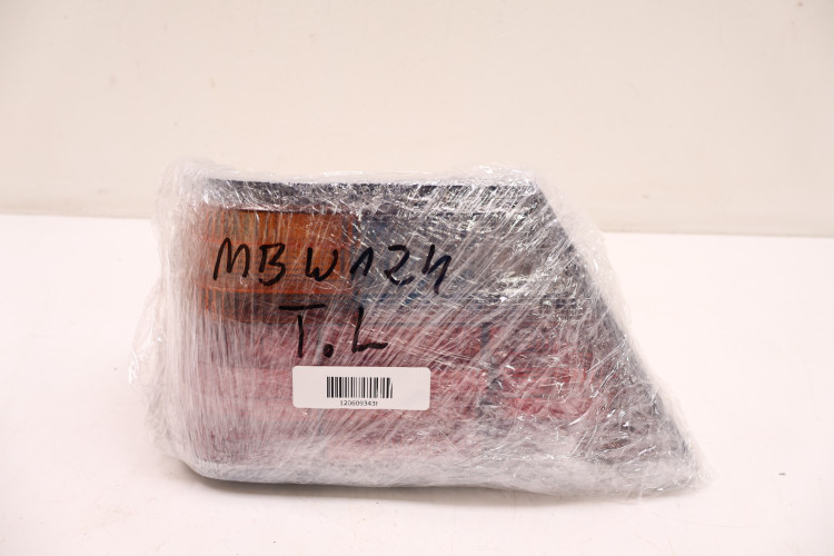 MERCEDES-BENZ W124 LAMPA LEWA TYŁ 1248200164
