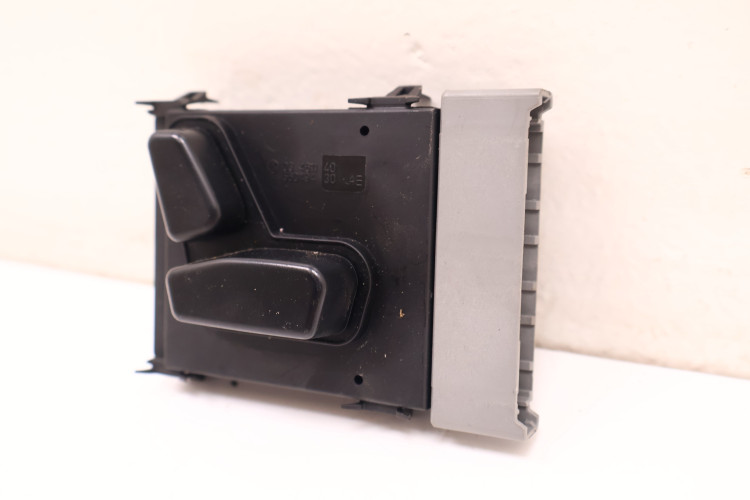JEEP GRAND CHEROKEE WK2 PRZYCISK PANEL FOTELA PRAWY PRZÓD 56049430