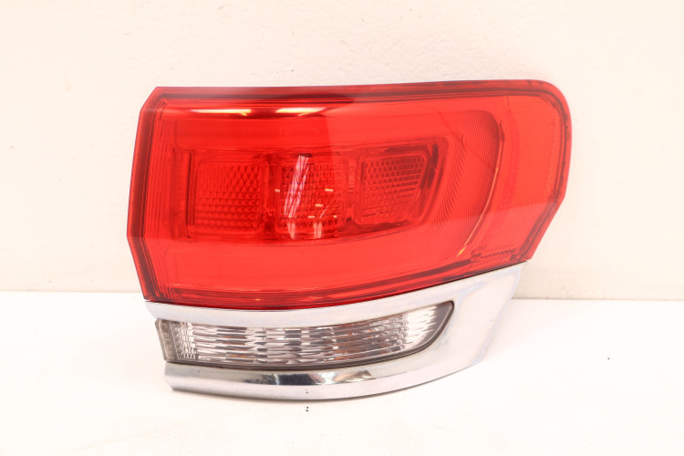JEEP GRAND CHEROKEE WK2 LAMPA PRAWA TYŁ P68110000AE