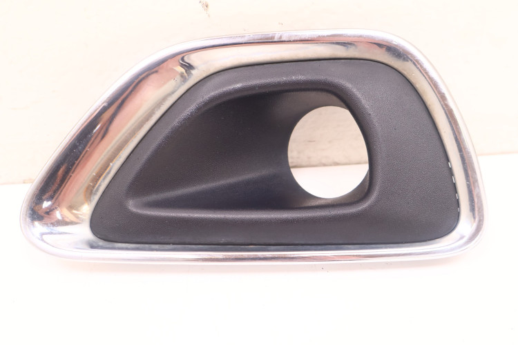 JEEP GRAND CHEROKEE WK2 KRATKA CHROM HALOGENU PRAWA PRZÓD 68143082AB