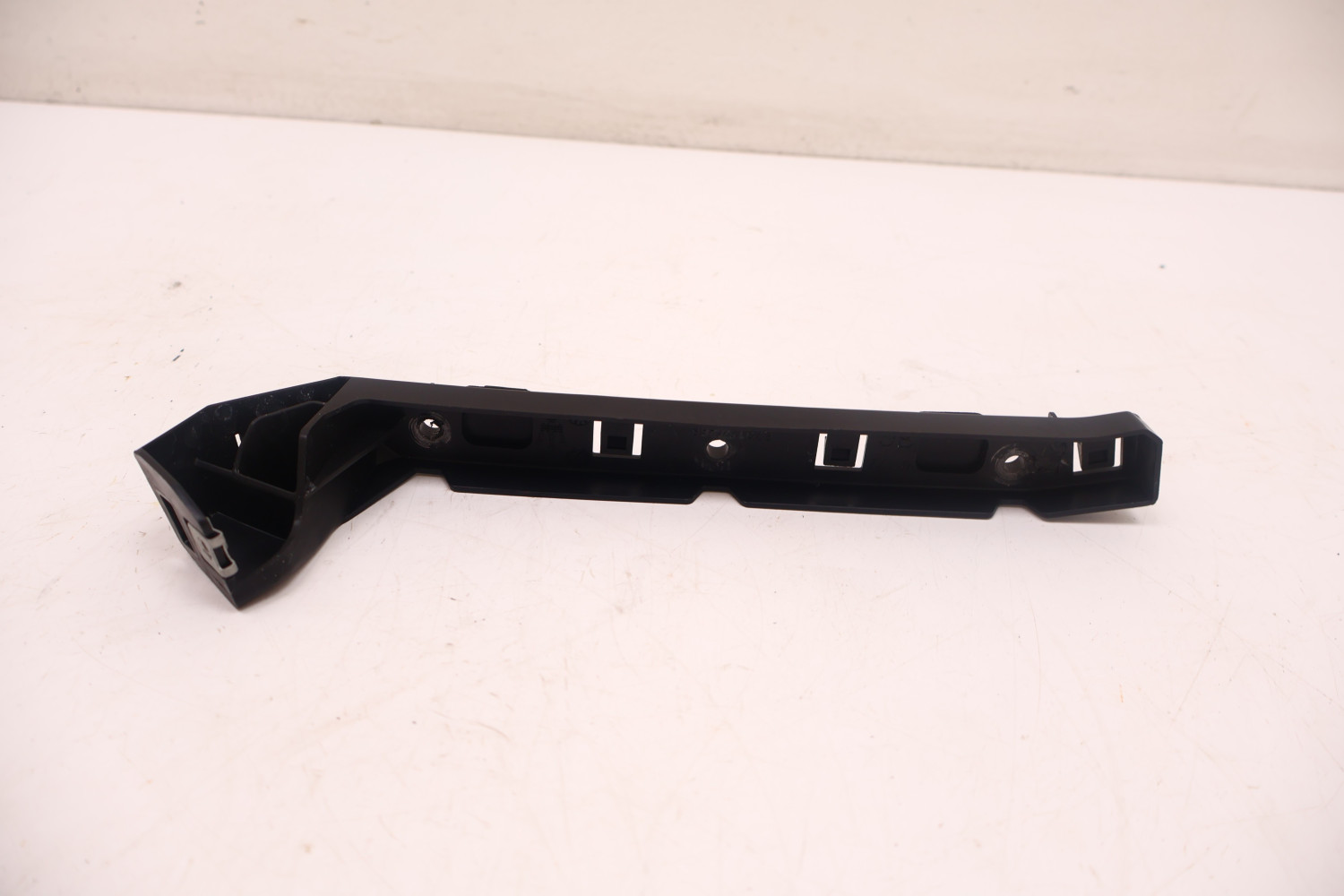 MASERATI GRECALE ŚLIZG ZDERZAKA LEWY TYŁ 670157266