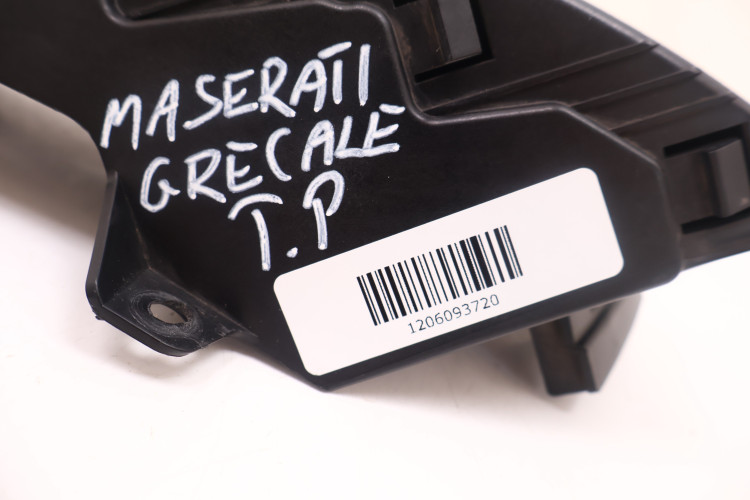 MASERATI GRECALE ŚLIZG ZDERZAKA PRAWY TYŁ 670157222