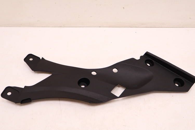 MASERATI GRECALE OSŁONA PASA PRZEDNIEGO PRAWA PRZÓD 670215671