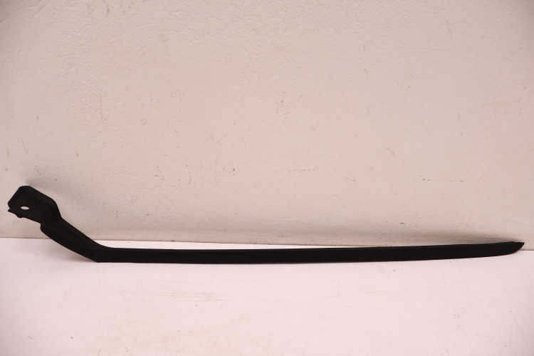 MASERATI GRECALE LISTWA SZYBY CZOŁOWEJ LEWA 670167248