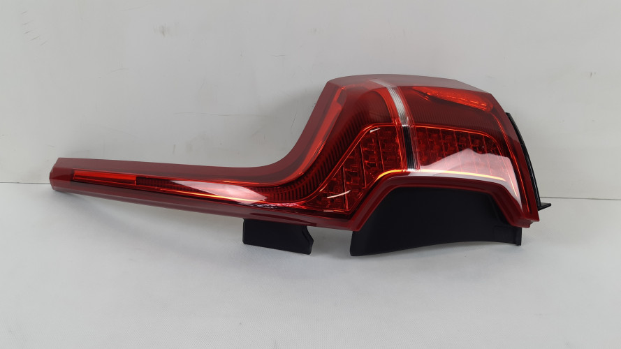VOLVO XC90 II LAMPA PRAWA TYŁ 32228827
