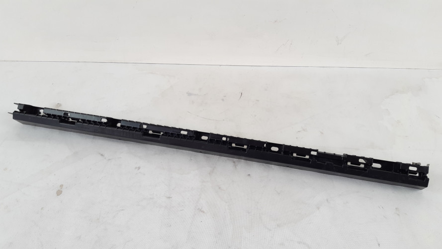 VOLVO XC90 II ŚLIZG LISTWY PROGOWEJ LEWY 31395857
