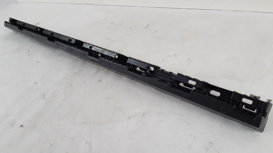 VOLVO XC90 II ŚLIZG LISTWY PROGOWEJ LEWY 31395857