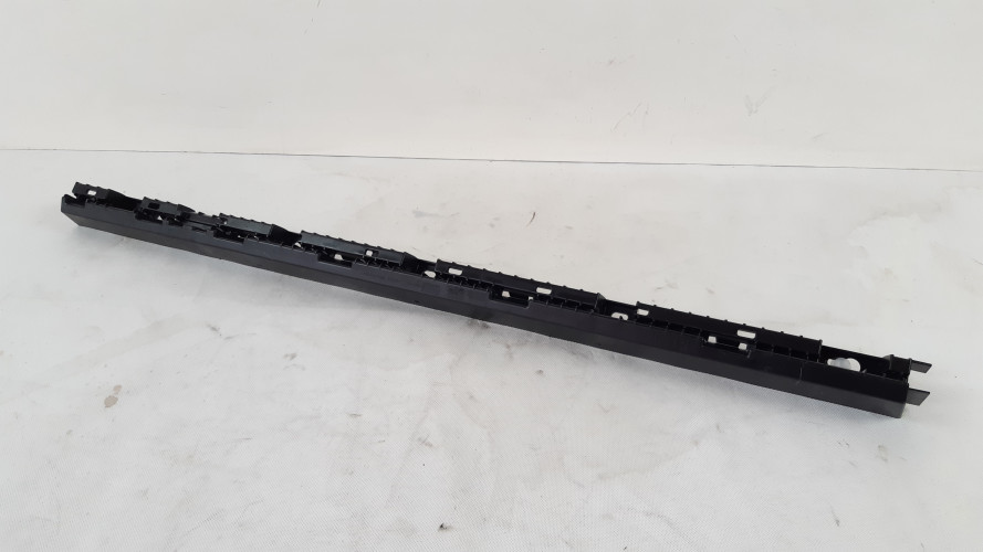 VOLVO XC90 II ŚLIZG LISTWY PROGOWEJ PRAWY 31395858