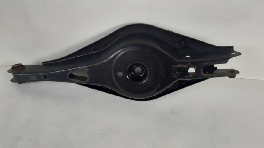 VOLVO XC40 WAHACZ PRAWY TYŁ 32221200