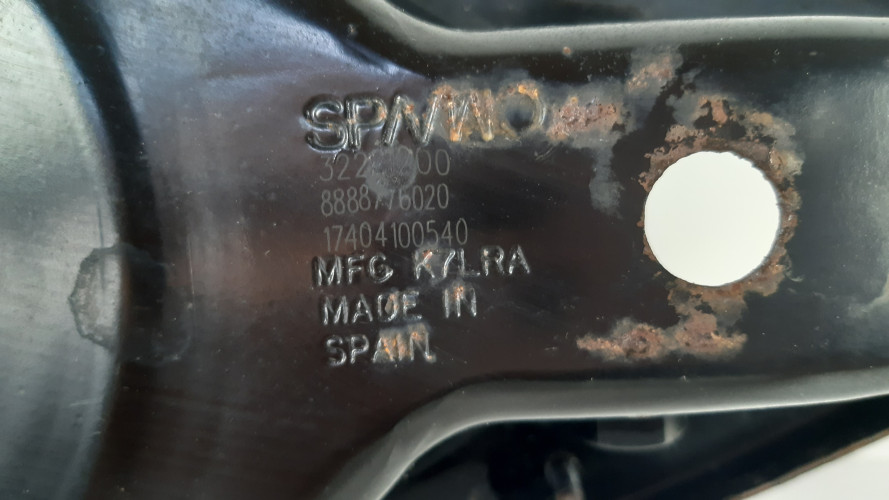 VOLVO XC40 WAHACZ PRAWY TYŁ 32221200