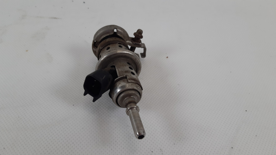 VOLVO V60 II WTRYSKIWACZ ADBLUE 32203677