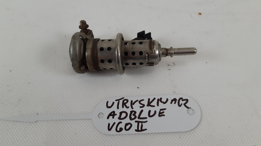 VOLVO V60 II WTRYSKIWACZ ADBLUE 32203677