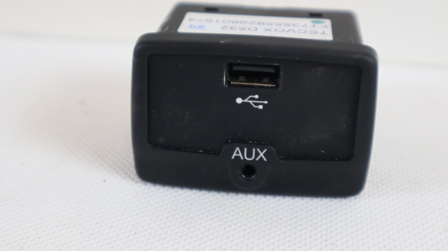 FIAT 500L GNIAZDO AUX 735558298