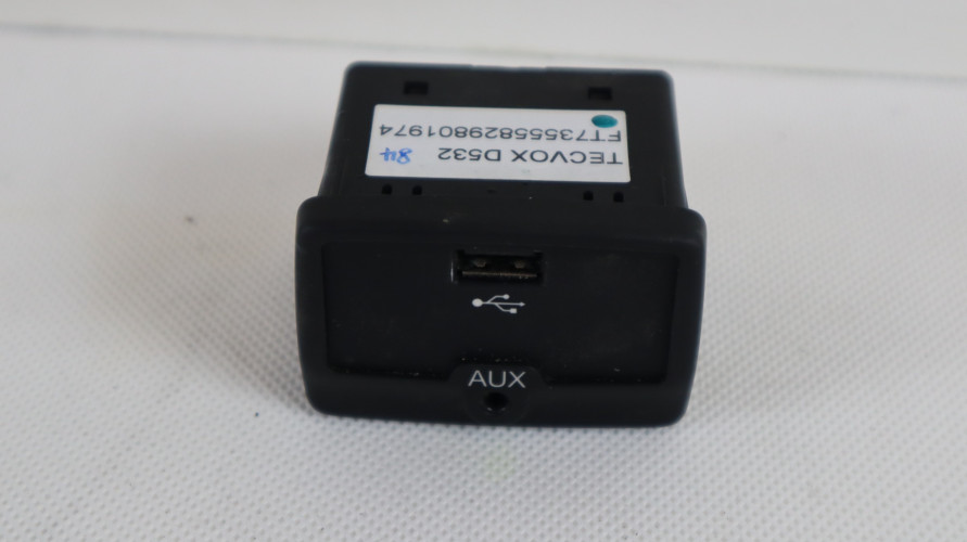 FIAT 500L GNIAZDO AUX 735558298