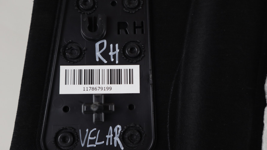 RANGE ROVER VELAR L560 BOCZEK BAGAŻNIKA PRAWY J8A2-M-45430