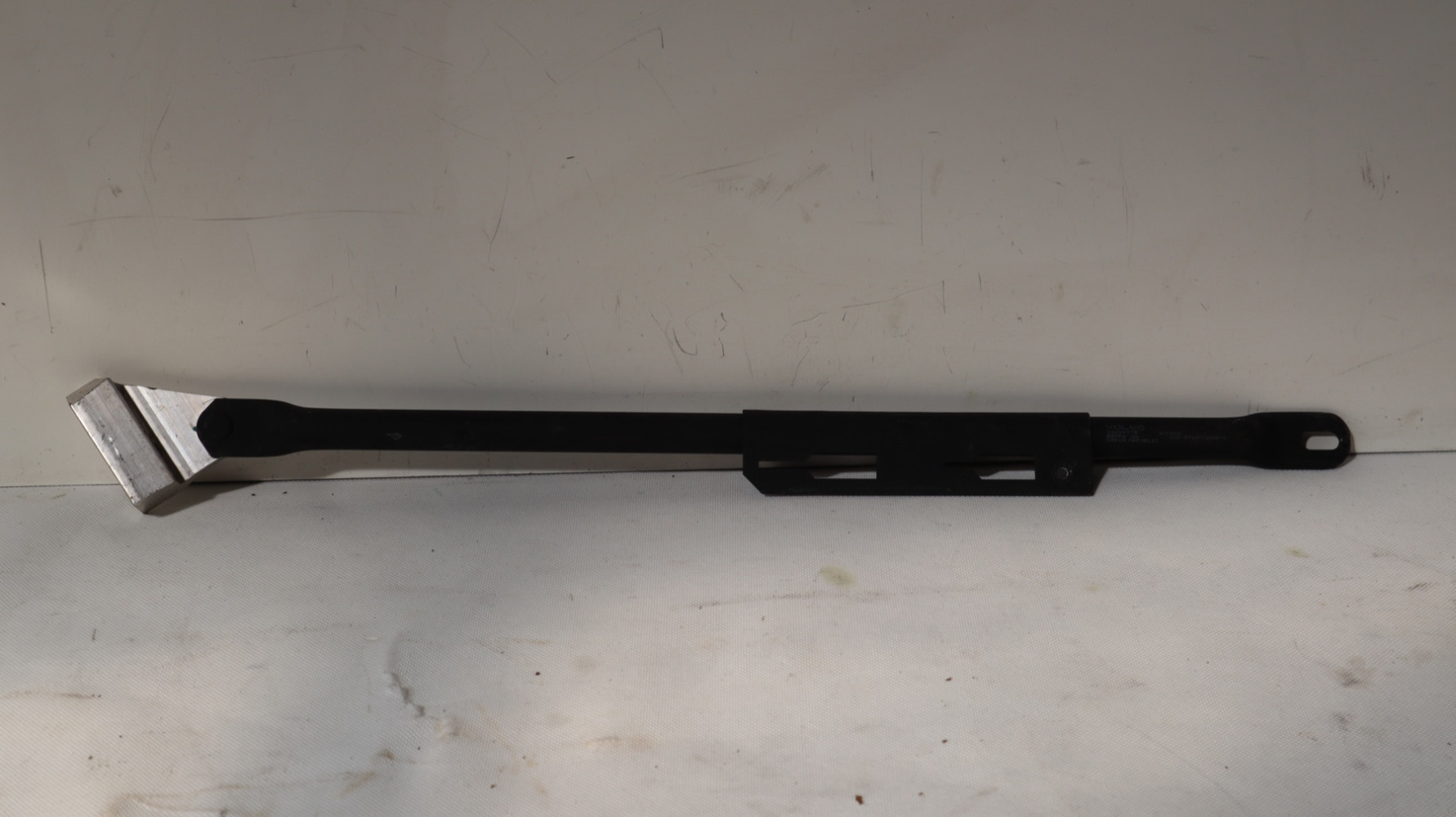 VOLVO V60 II WZPORNIK PASA PRZEDNIEGO LEWY 32221888, 32244779